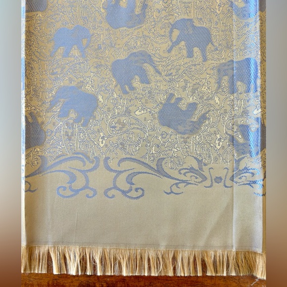 100% Silk Scarf with Elephants in Yellow gold and Pale Purple, NEW - Picture 3 of 6